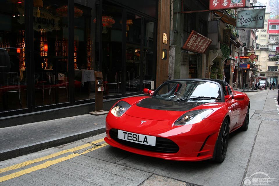 高性能纯电动跑车Roadster首次亮相中国