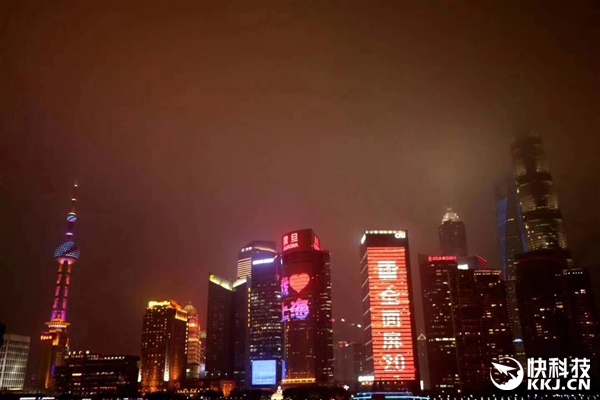 小米MIX 2大手笔：全面屏2.0闪耀上海外滩！