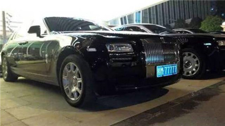 王思聪的父亲在广西开了一家酒店，开业当天，清一色豪车捧场！