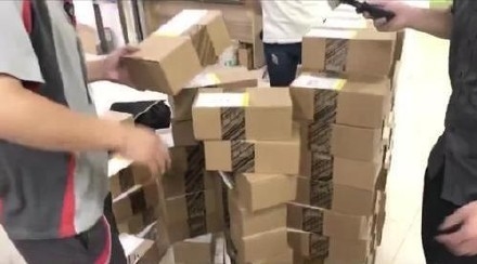 暴跌500元！iPhone 8卖不出：苹果店罕见全部现货 