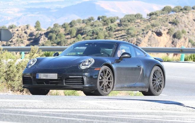 全新保时捷911路试 仍是万年不变的造型