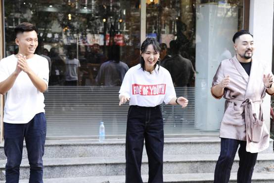 《搭车卡拉SHOW》周笔畅“天性解放” 化身百变多面体