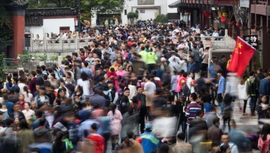 10月4日，大批游客涌入南京夫子庙景区。