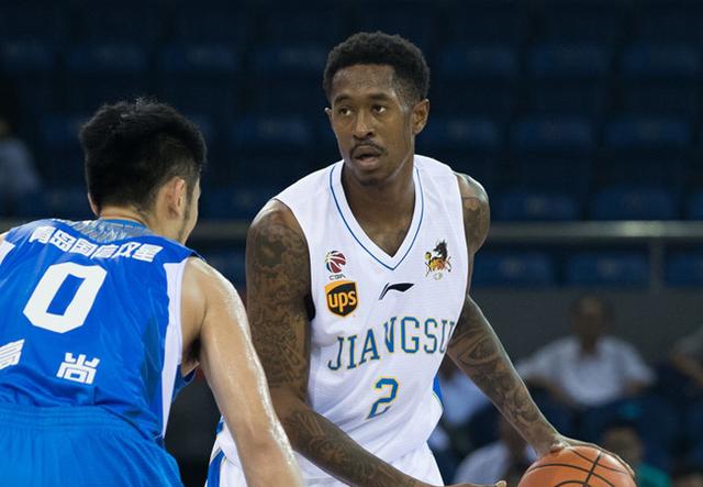 CBA季前赛-马尚31分江苏1分胜青岛 琼斯34分